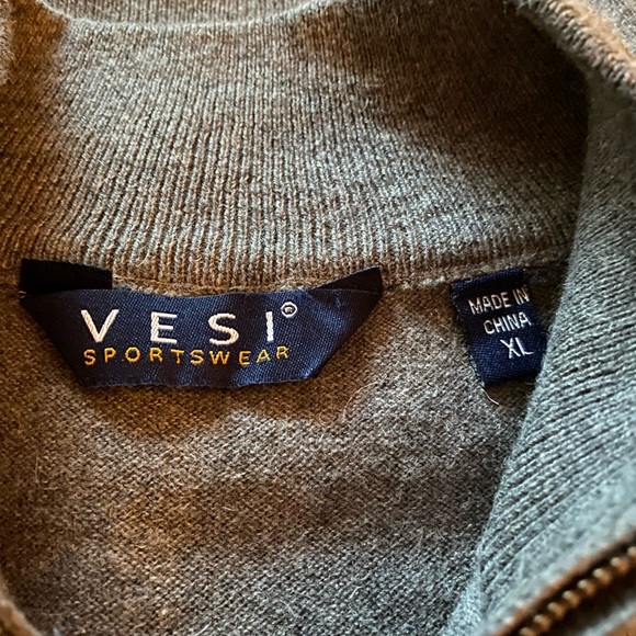 Like New Vesi XL OSU light weighted vest - Picture 4 of 4